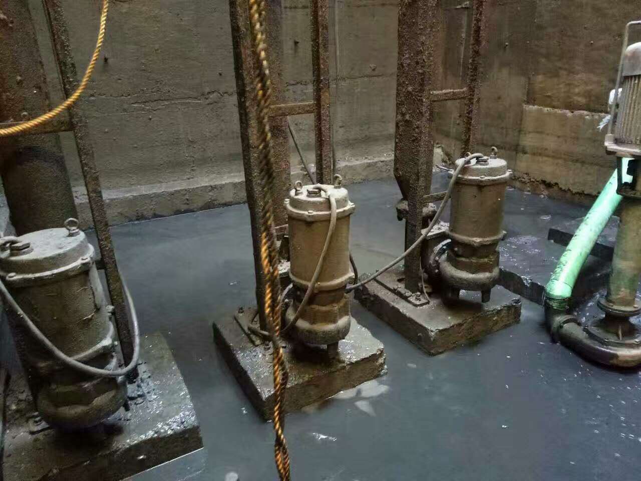 零陵污水池清理